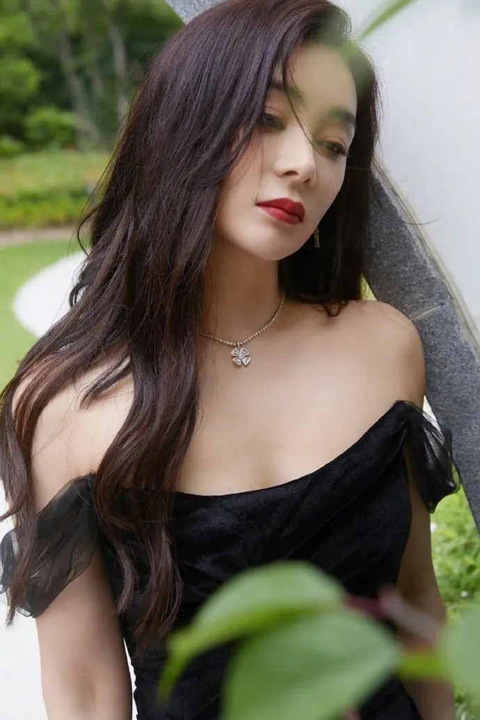 疑似整容失败,"鼻子"上热搜,离开于正的袁姗姗,糊成了十八线?