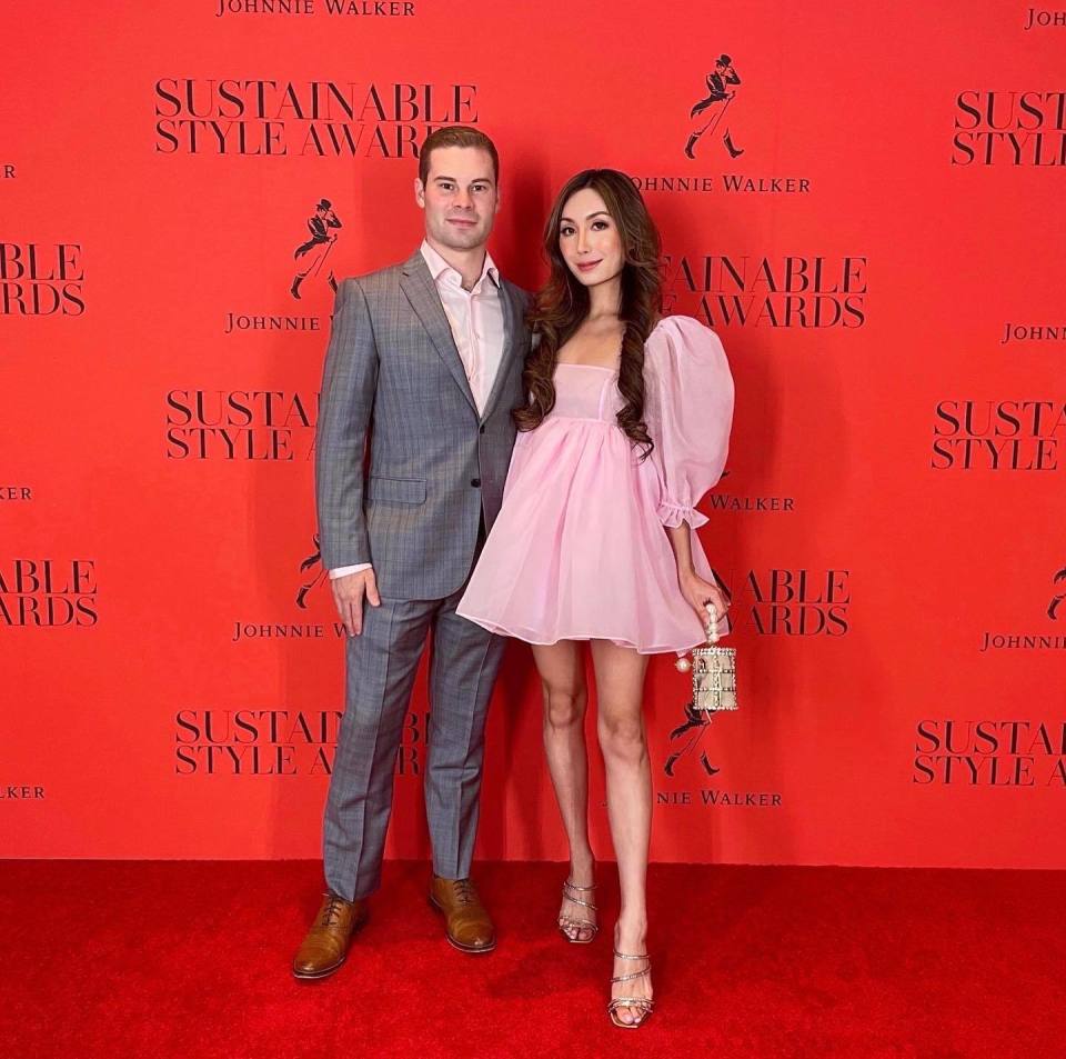 何超凤长女官宣第3任男友,夜店陪他打dj热情迎合,真恋爱脑