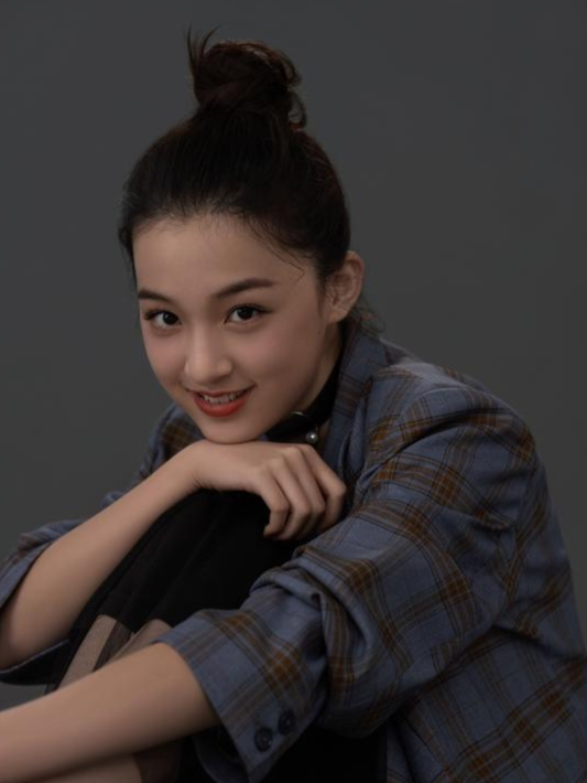 我们相信,每个人都可以通过改变发型来展现自己的独特魅力,就像顾语涵