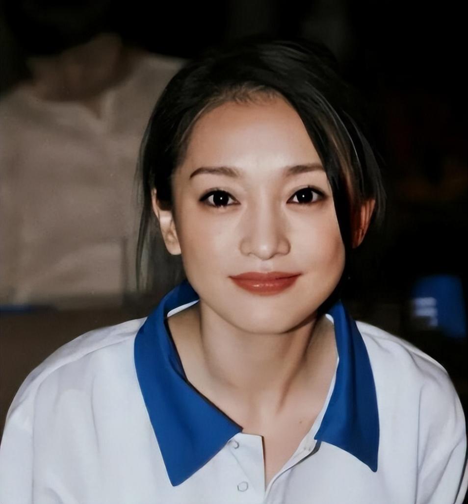 周迅:钟爱摇滚情人,在男人堆里游刃有余,各个不简单