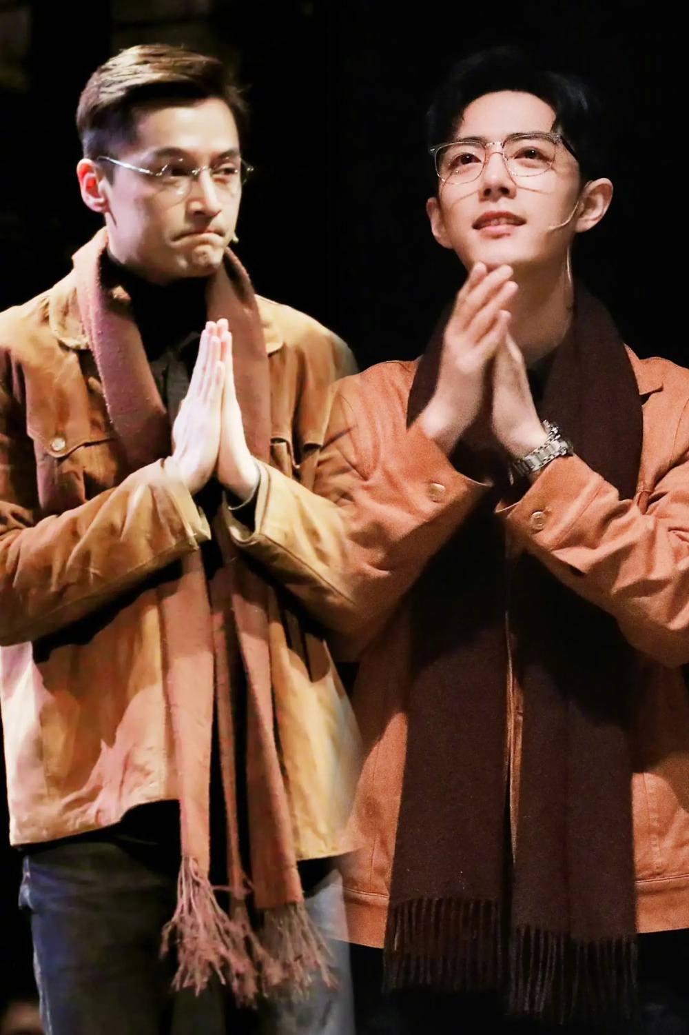 年度盛典看点:胡歌肖战两代男神同框,唐嫣蹲着和90岁游本昌聊天_腾讯