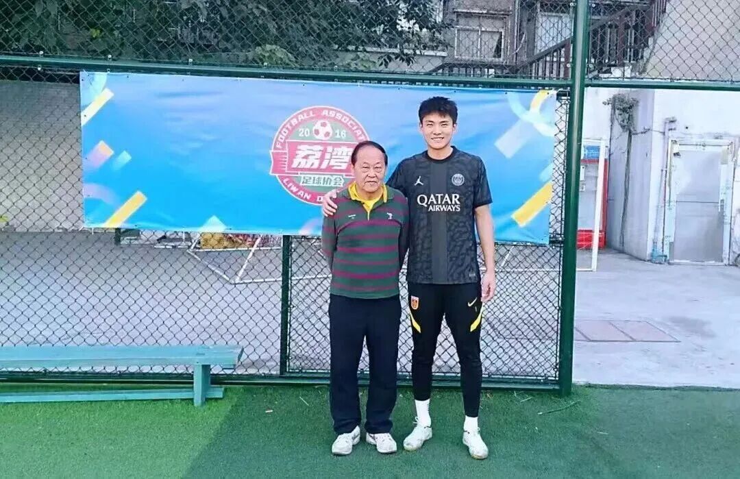 啟蒙教練談李昊：一開始不願守門，11歲成撲點好手，他進國家隊沒問題 - 