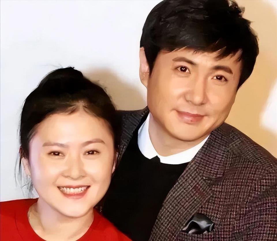 沈腾大年初八在海南宴客，妻子王琦素颜出镜胖又圆，儿子已8岁了_腾讯新闻