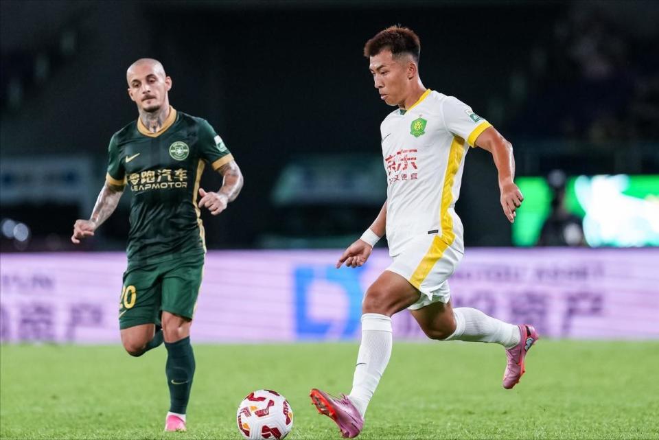 终于赢4-3，北京队爆发3球大逆转，距申花仅3分，浙江队结束3连胜
