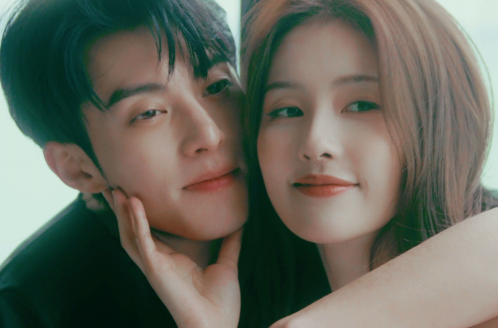 初恋白裙好惊艳,王鹤棣像校园男神!-腾讯新闻