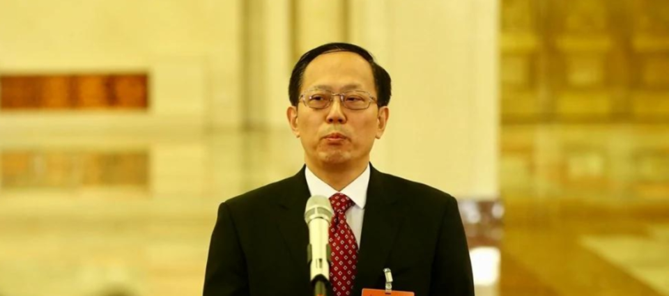 前者管得是钱袋子,谁贫谁富,后者管得是组织变动,谁上谁下.