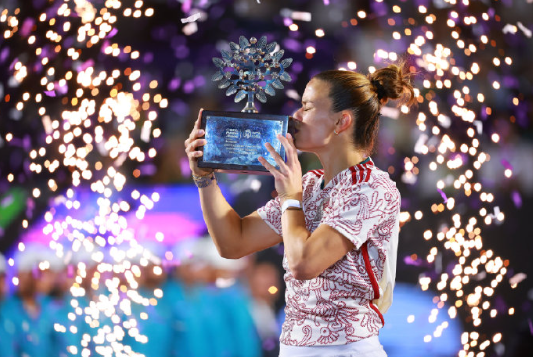 2-0击败大黑马夺冠!萨卡里喜获自己第一个wta1000级别冠军_腾讯新闻