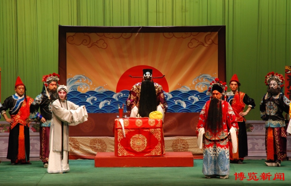 经典传统京剧《秦香莲》公益演出在淄博剧院上演