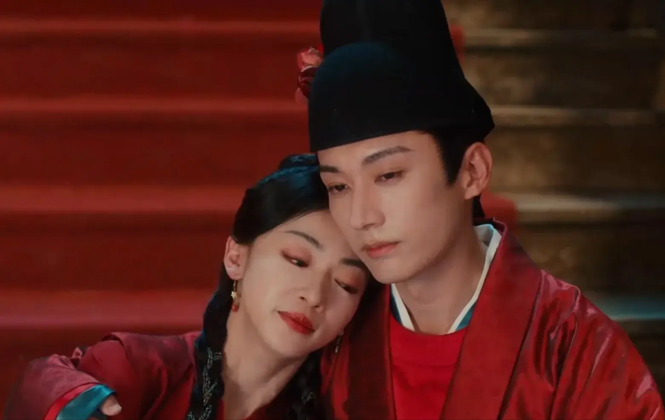 《春花焰》5位美女现代装，吴谨言、赵小棠、黄日莹同框谁更美？