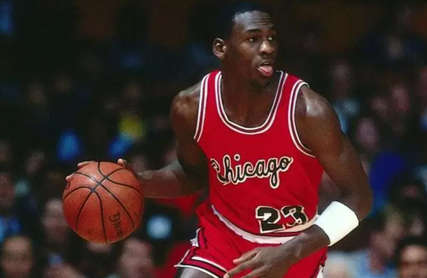 乔丹13次打进季后赛拿6冠,剩下7次都输给谁了?当时乔丹表现如何