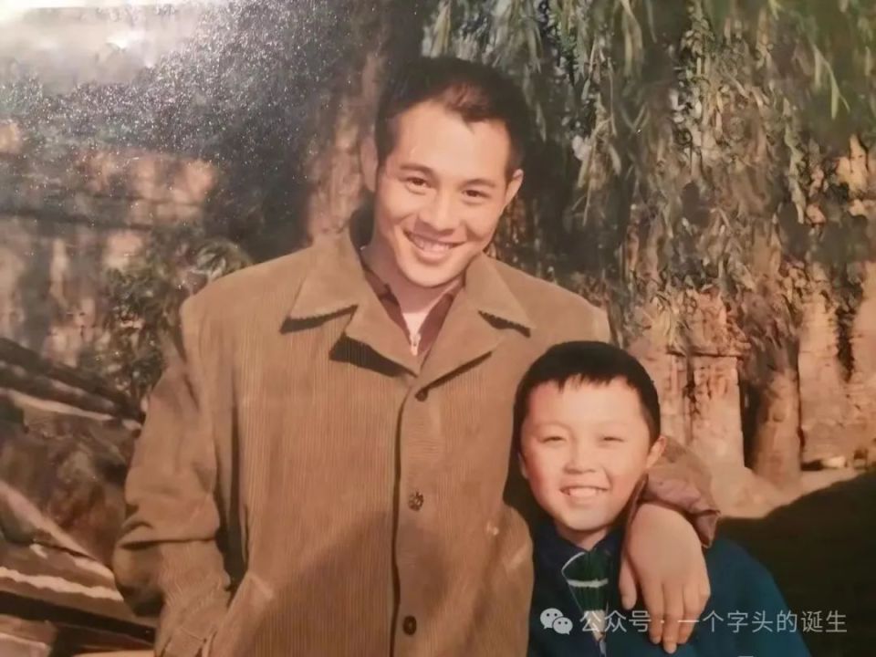 90年代中期,童星谢苗杀入港岛,凭借比肩释小龙的身手,酷似王霄的相貌