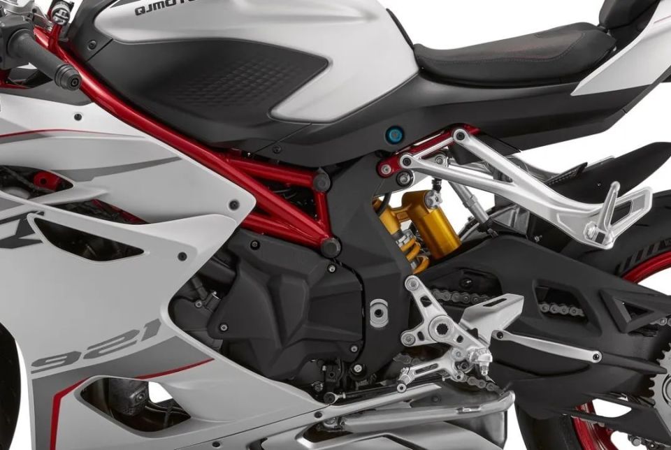 赛921的这套车架依然来自奥古斯塔.