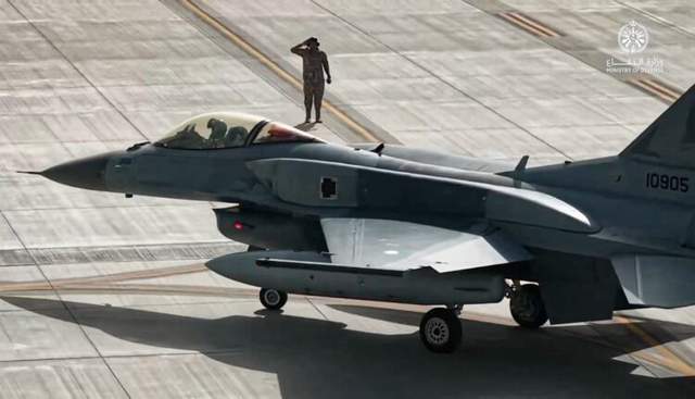 JF-17ȱϯ���ͻ�˹̹�վ���ǲF-16��ɳ����ϰ