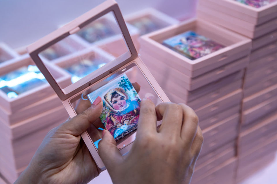 新华全媒 丨多国工艺品"扮靓"中俄博览会