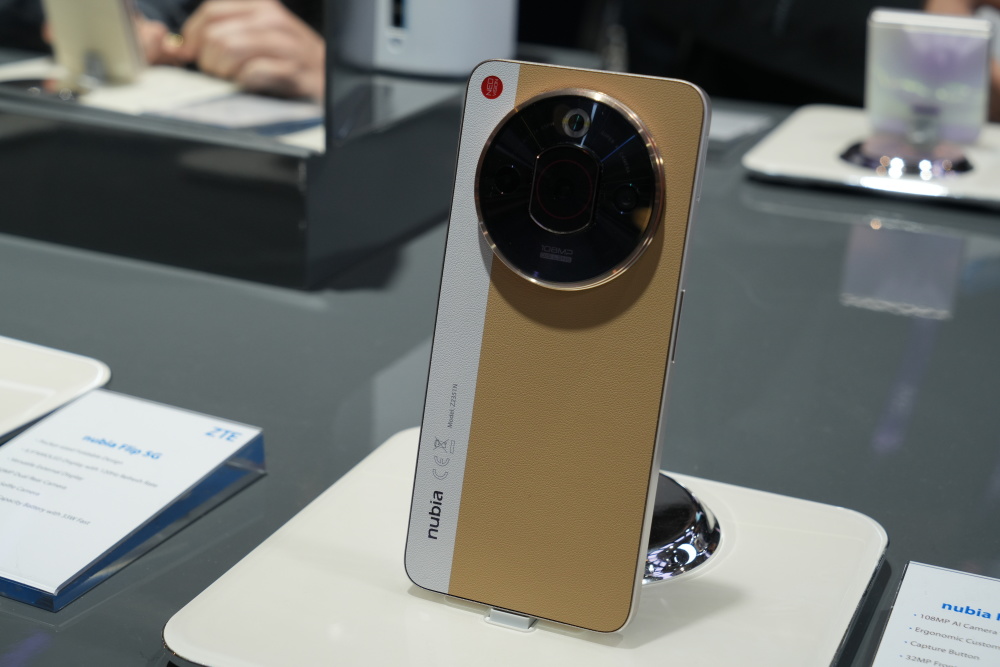 中兴/努比亚展台:发力海外中端机型态,继续领跑硬件设计_腾讯新闻