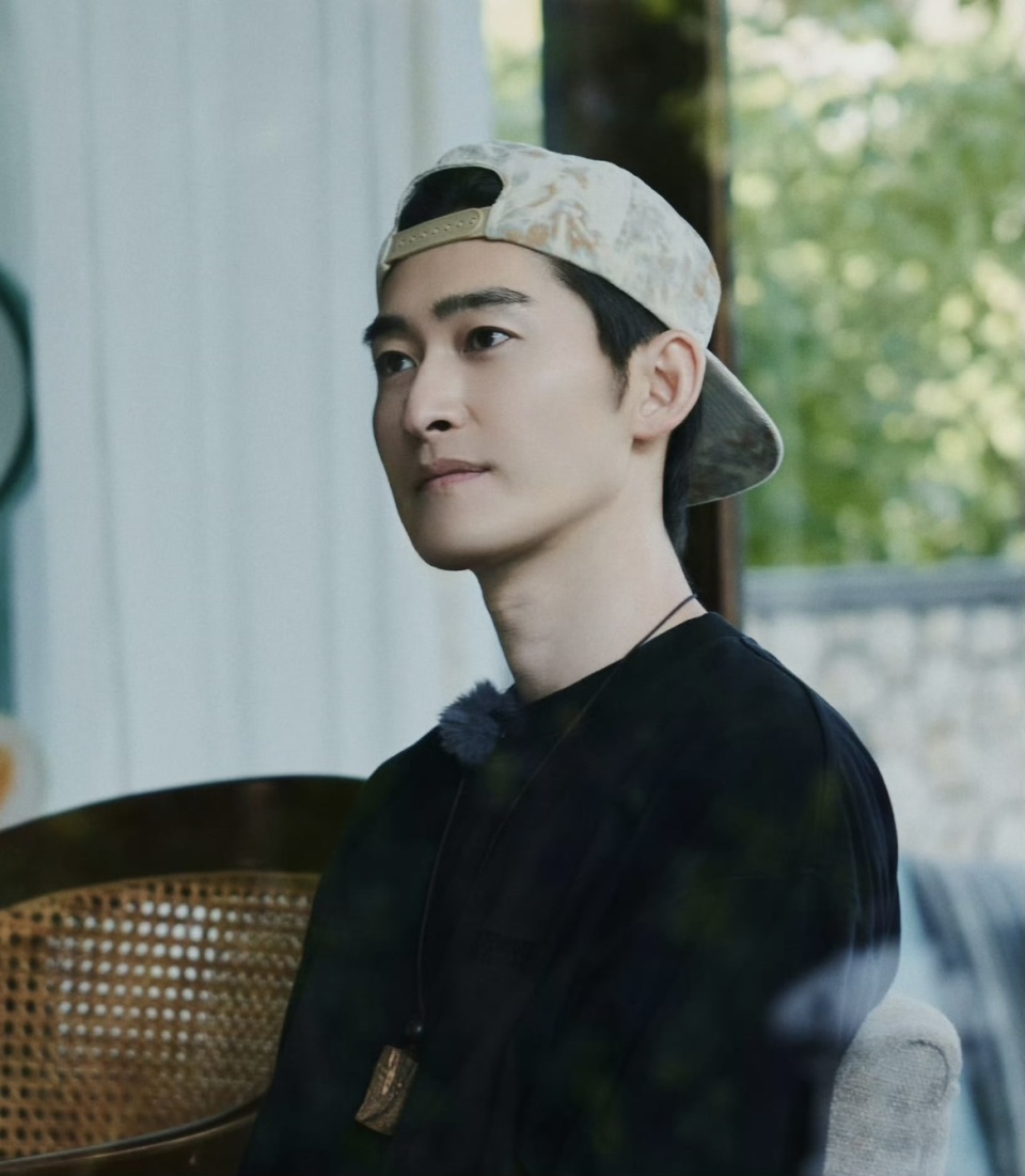 《花儿与少年》：40岁的张翰放屁上热搜，放下偶像包袱一招封神_腾讯新闻