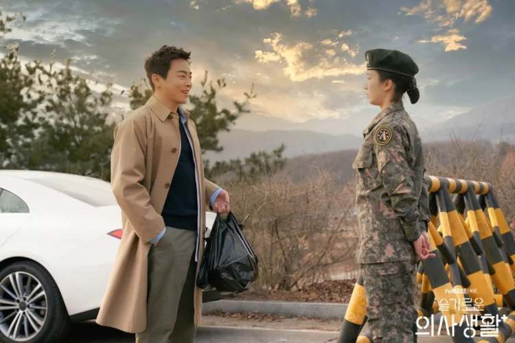 我一边看这些兄妹的互动,一边频频想到申源浩导演的一部代表作《机智