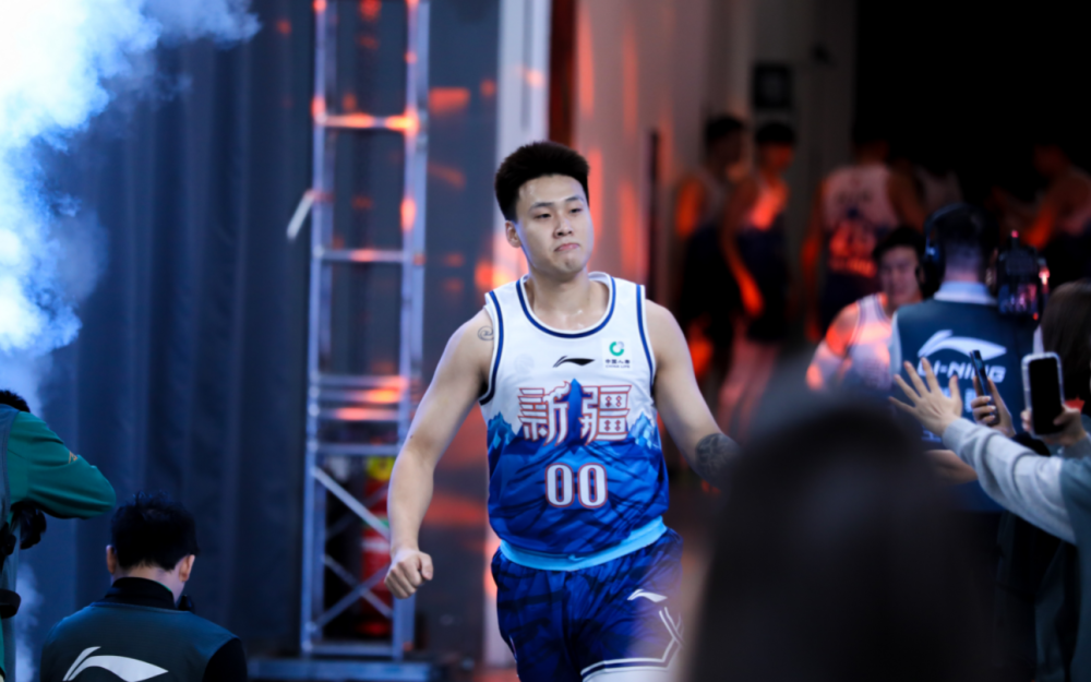 25胜6负赵睿复出时间确定新疆男篮人员配置强势邱彪等得起