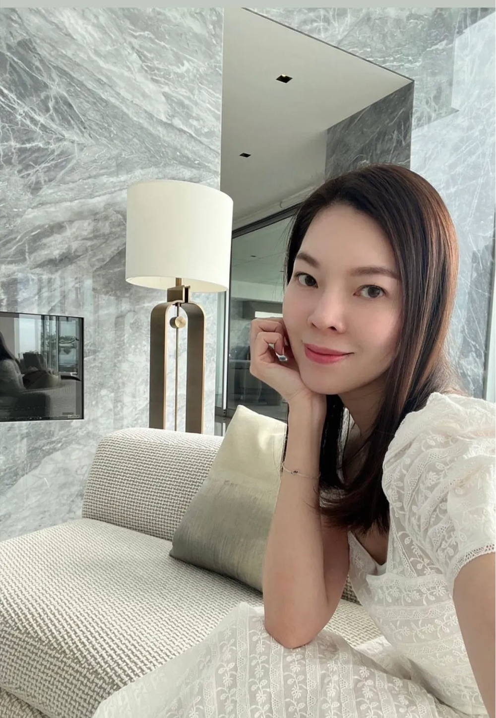 富士康老板娘曾馨莹晒5亿豪宅,奢华如顶级酒店,可惜不在她名下_腾讯