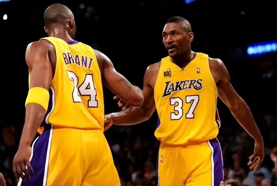 西部竞争最激烈的两年!分区前八都超50胜,科比用这两年证明身价