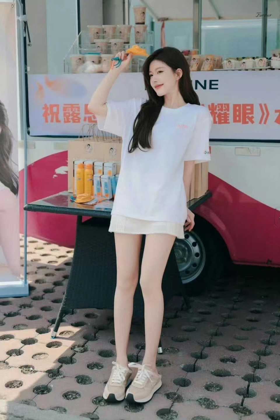 赵露思《许我耀眼》开机照曝光!黑历史被扒,未满18与男友同居