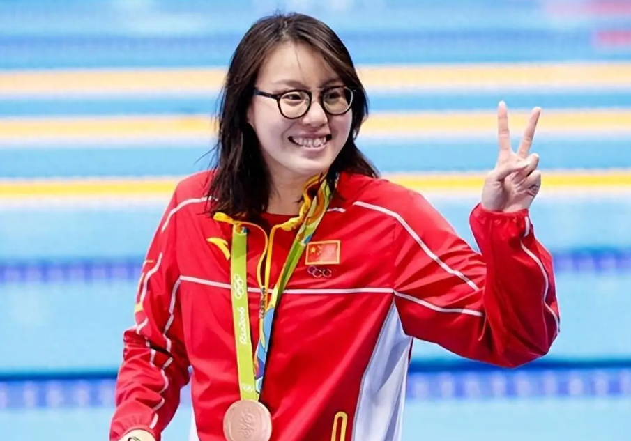 傅园慧自称世界冠军遭质疑,洪荒少女晒金牌反击,网友直呼真解气