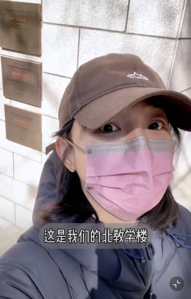 白百何低调庆40岁生日,回中戏母校故地重游,老公张思麟浪漫送花