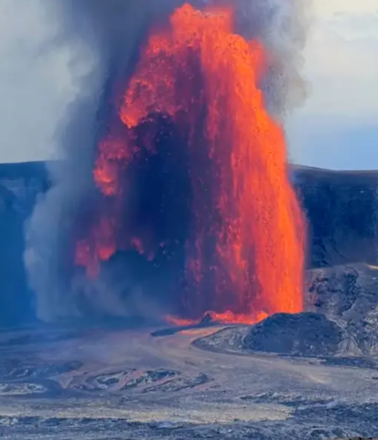 美媒：波士顿游客近距离赏火山喷发滑落悬崖竟奇迹生还