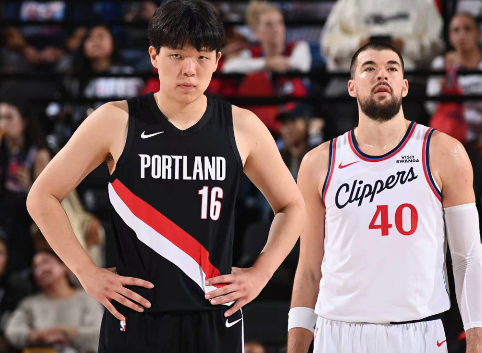 仅登场4分20秒枯坐板凳三节！杨瀚森非核心无力闪光 球迷呼声再高0效果