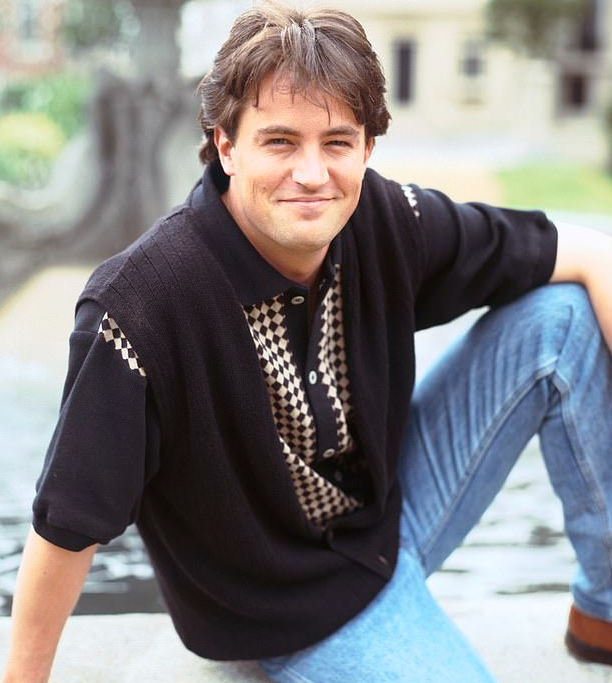 马修·派瑞溺亡,生前吃药成瘾两度濒死,做过几十次手术花6千万治疗_腾