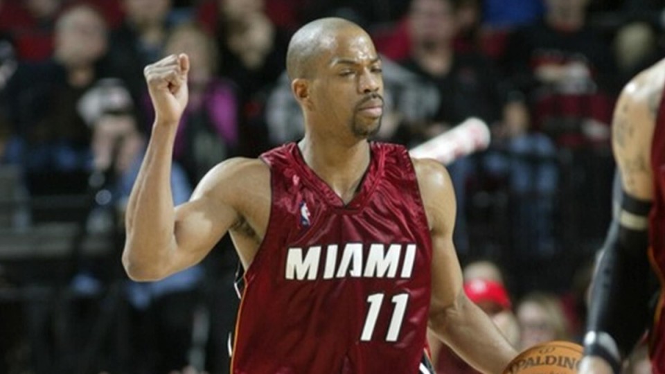 离开nba后的阿尔斯通曾经短暂来到cba效力,但是只打了8场之后,他便又