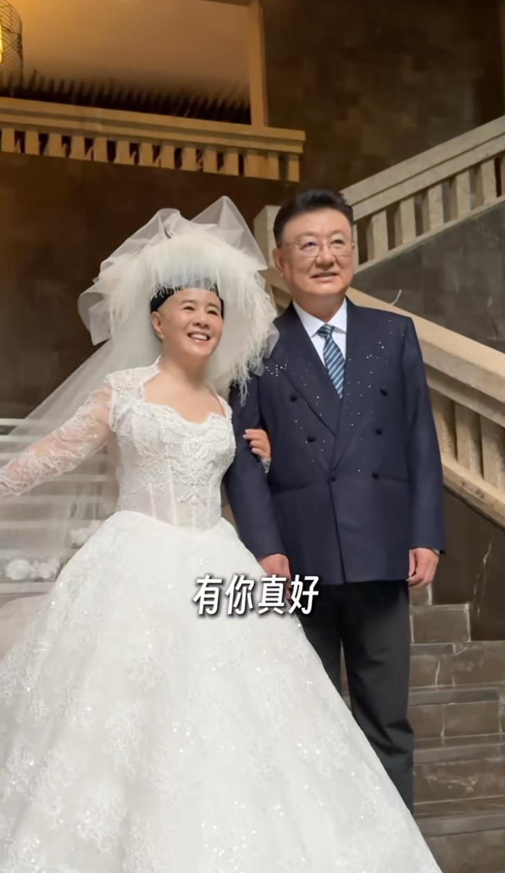 前央视主播王宁为60岁“金龟子”庆生罕出镜 ！晒补拍婚纱照甜蜜告白_腾讯新闻