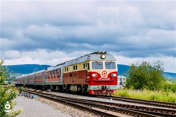 跟着星享铁旅呼伦贝尔号旅游列车,享受流动的美食 美景之旅