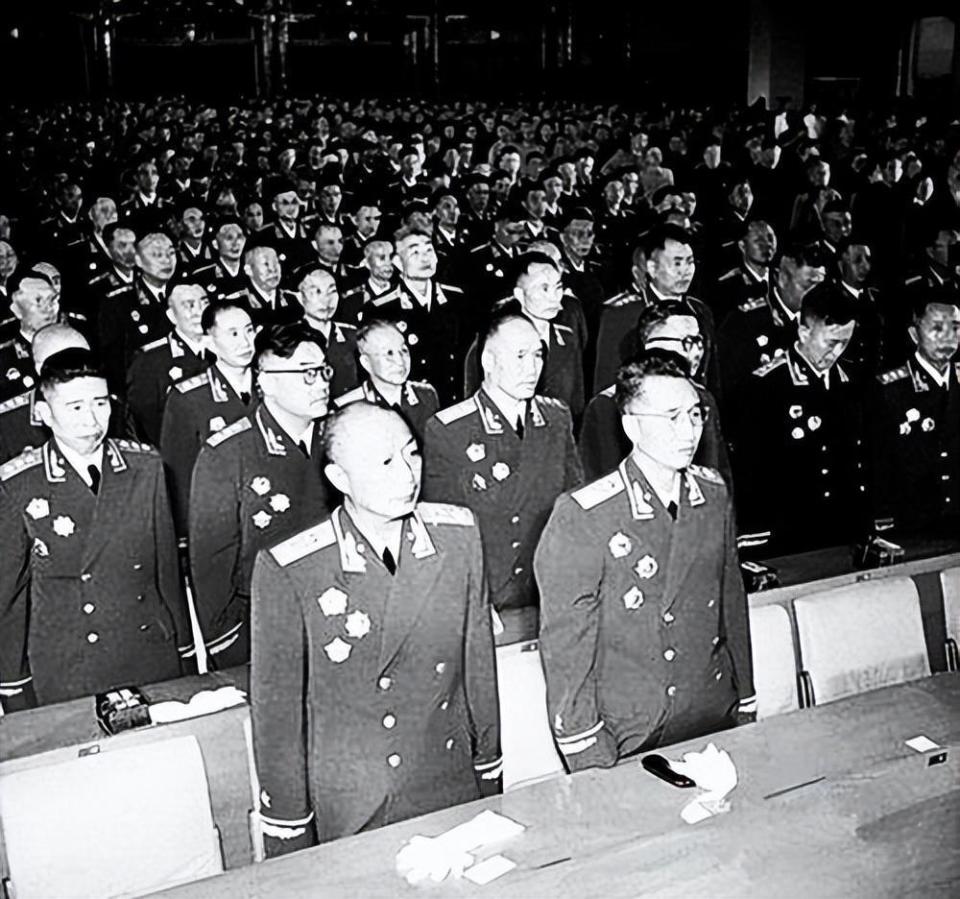 1955年授衔，大将、上将、中将、少将和大校的第一人都是谁？_腾讯新闻