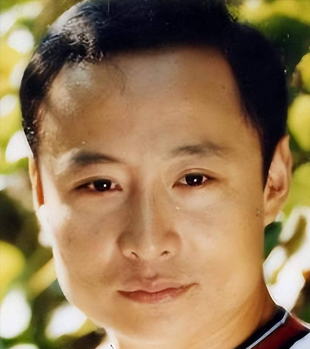 周野芒现状:69岁仍演戏,和奚美娟离婚后,与二婚妻子生活低调