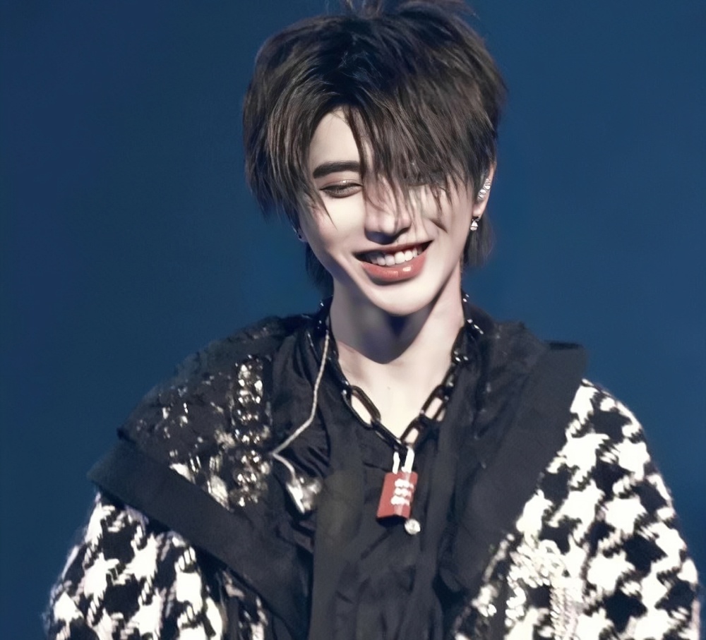 蔡徐坤13个字的辟谣让我看到了娱乐圈的真真假假