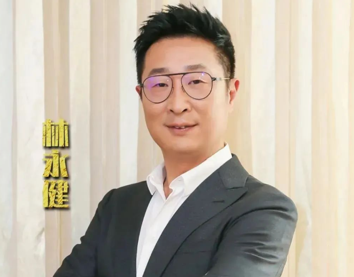 林永健:丑男娶"最美军花",曾因抠门遭遇婚姻危机,如今怎样了_腾讯新闻