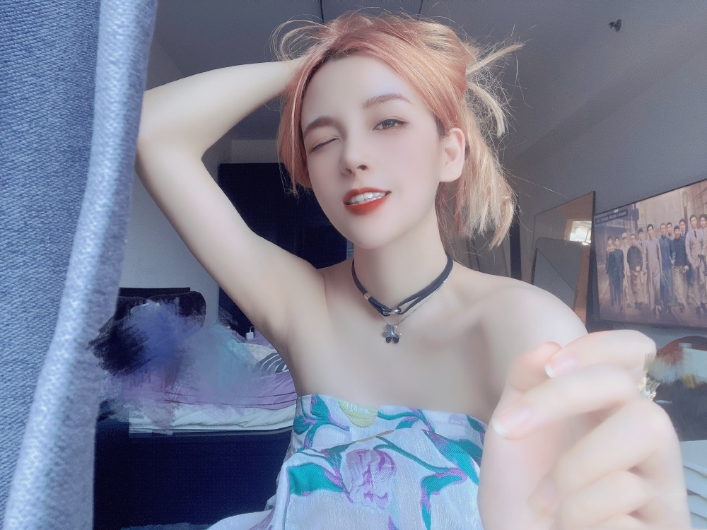 lpl美女主持官宣退网!同行因爆料她离职,引发了一场互撕大战