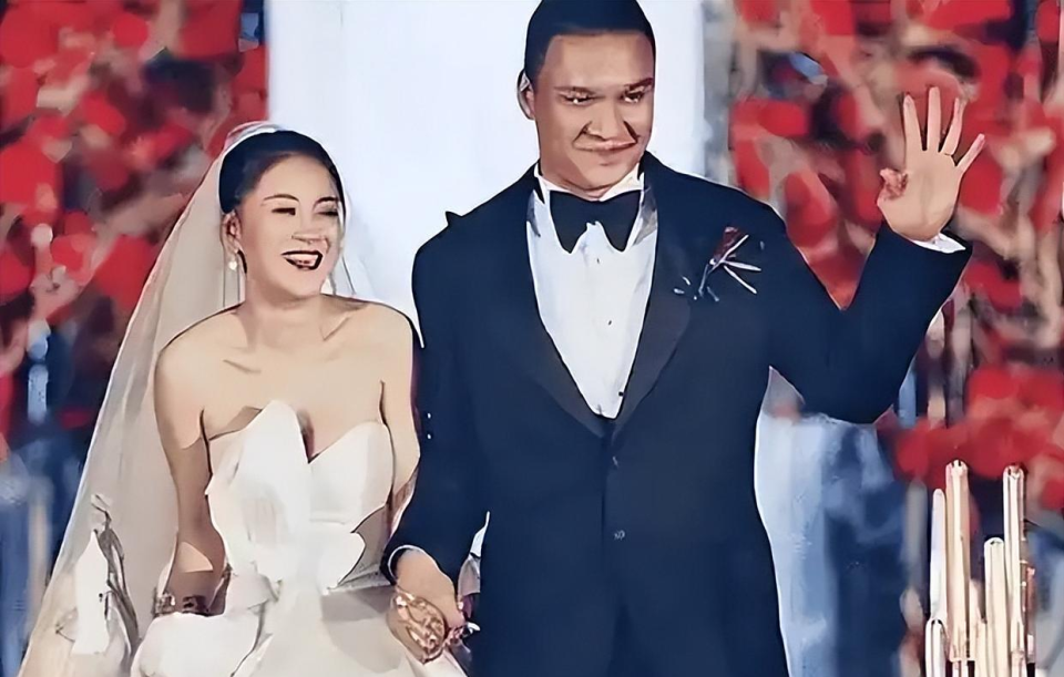 牺牲亲妈求高嫁，李嘉格的离婚早有预兆！硬要彩礼的李妈妈是对的_腾讯新闻