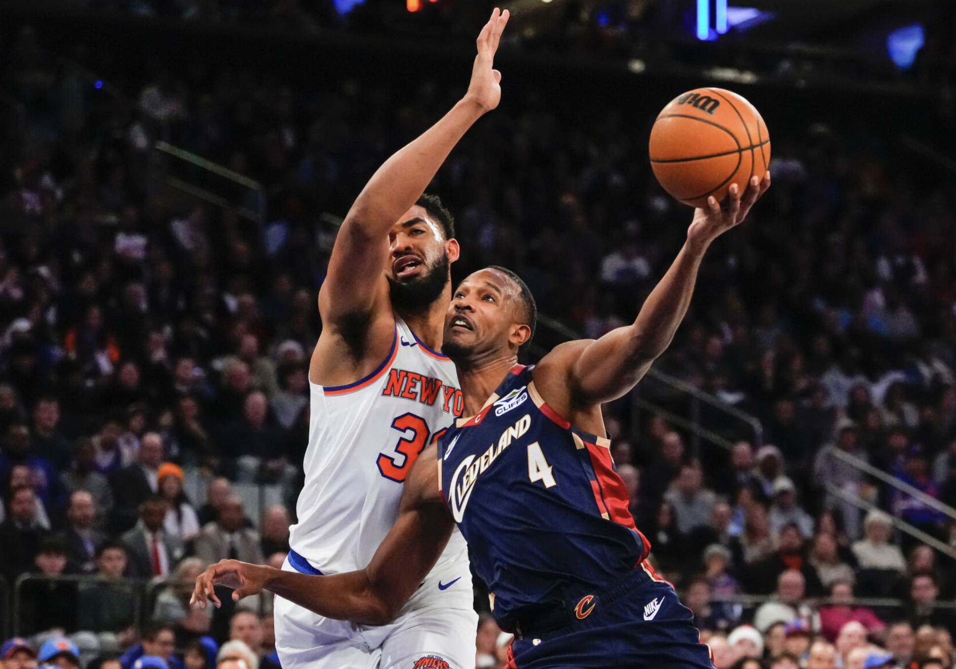 尼克斯17分逆轉騎士！布倫森34分+末節13分 米切爾34分丟超遠絕殺 - 