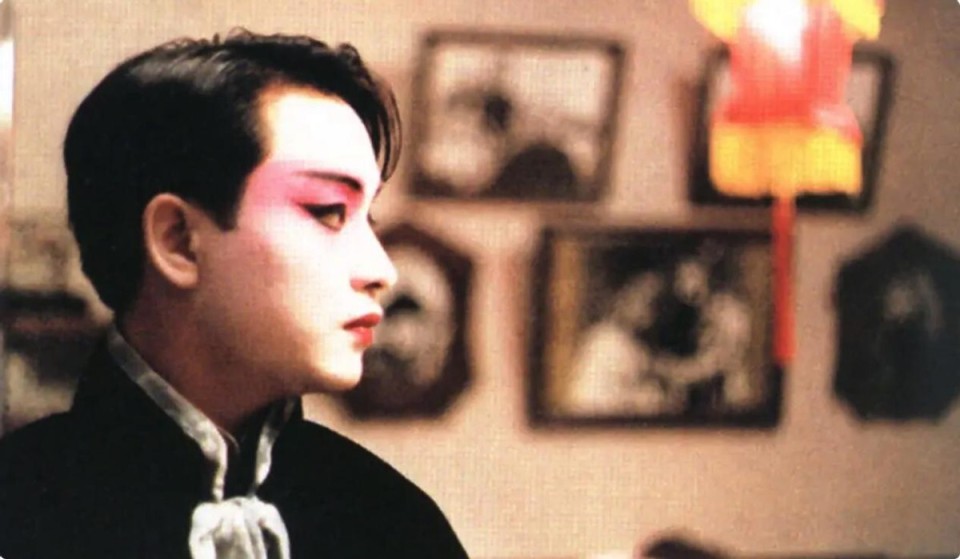 这才是真正的男扮女装,果然,男的只要美起来就没女人什么事了