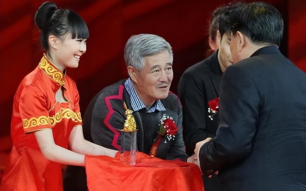 本山传媒唐娜否认插足方正的婚姻:我没有跟我老公离婚的打算_腾讯新闻