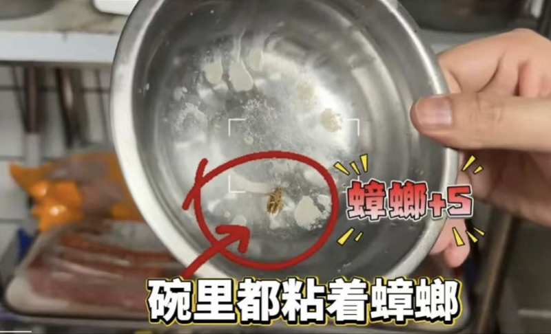牛约堡厦门门店后厨脏乱差成蟑螂窝！食品安全谁来保障？