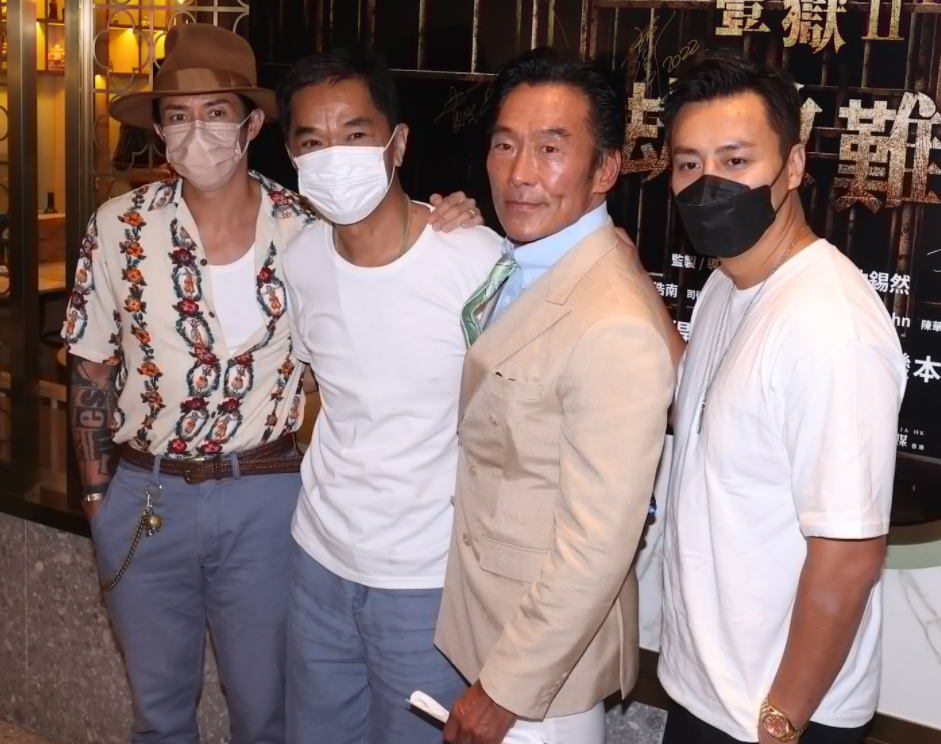 香港男星黄光亮分享动态洗车洗游泳池很土豪曾跟王祖蓝传关系