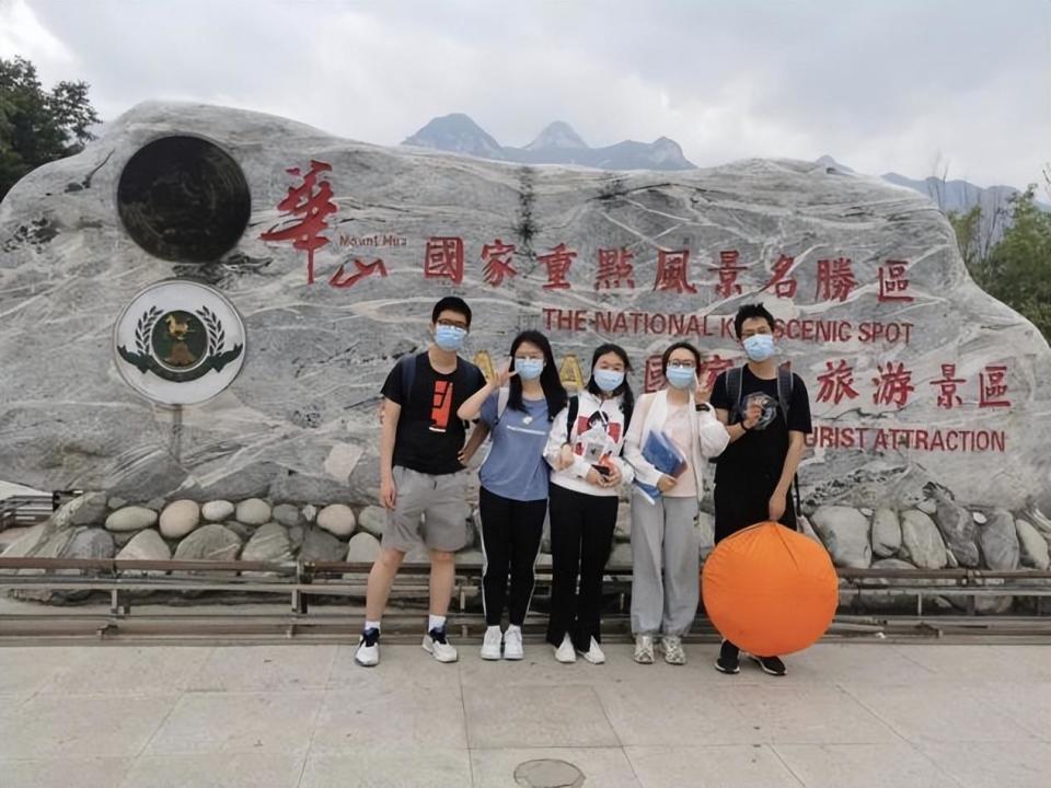 (华山小分队)记得在大四那会儿,我和男友一起去了重庆游玩.