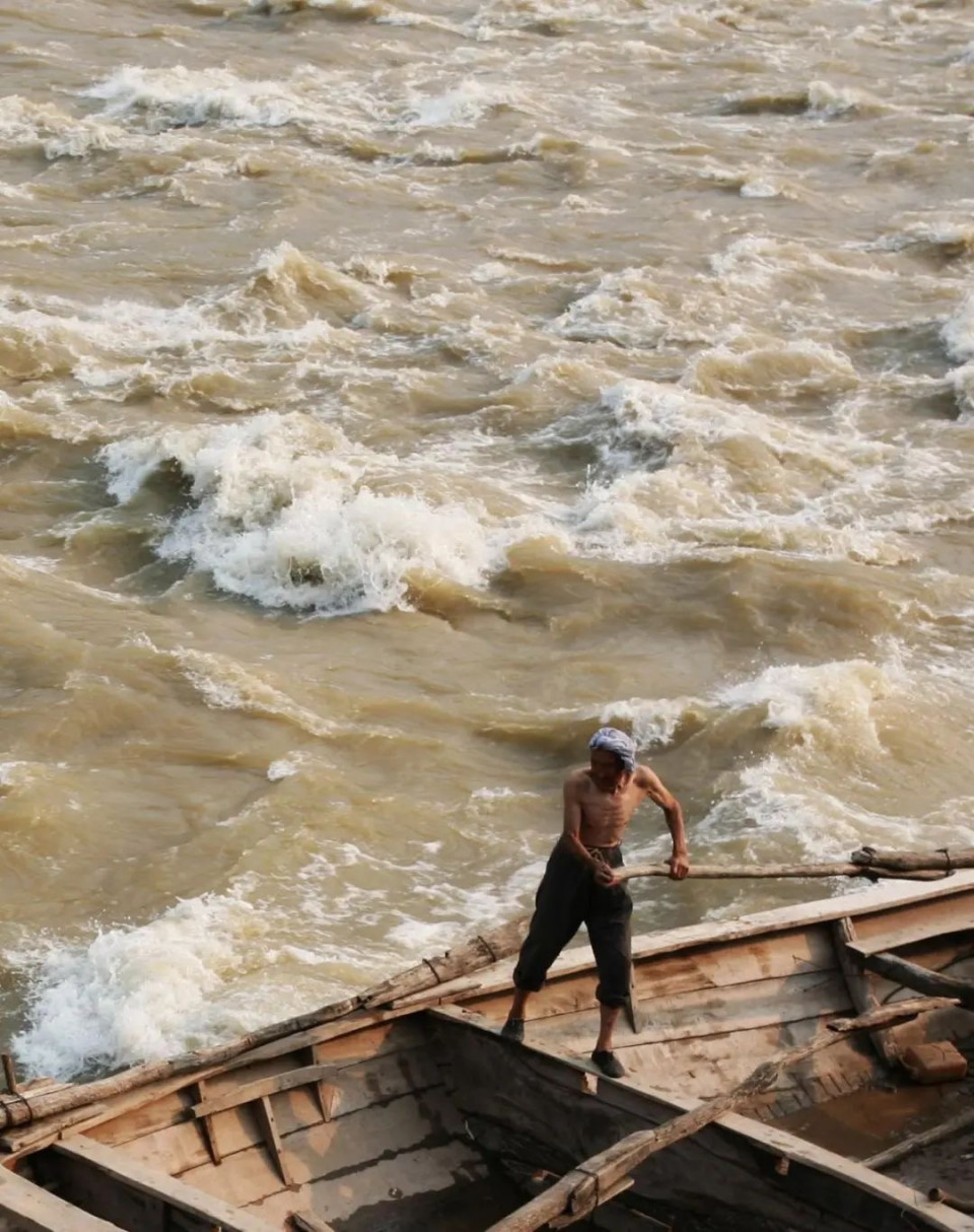 黄河纤夫周刚曾在这里完成了《大河船工》,这是一位七十八岁的黄河
