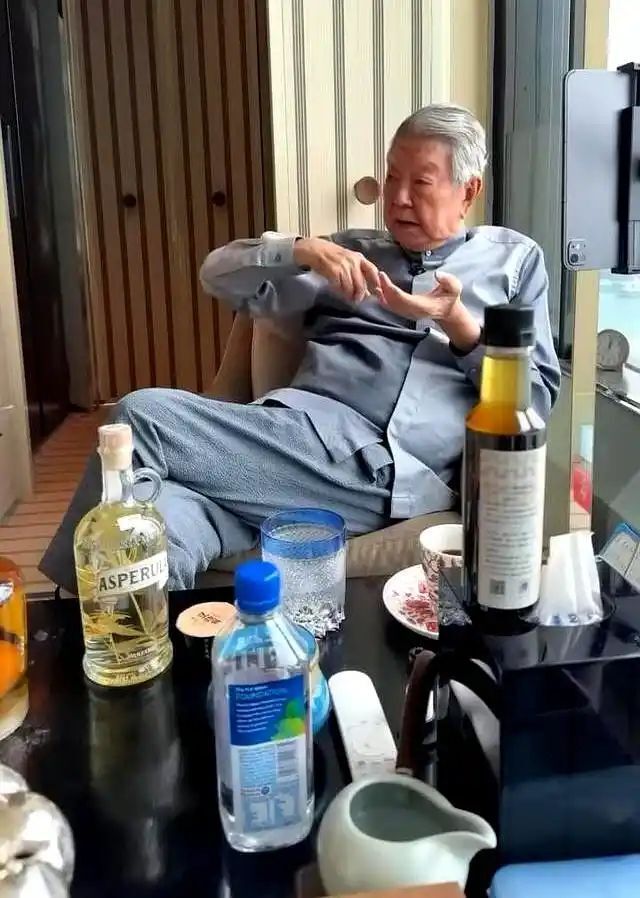 蔡澜唯一伤感的事情曝光！2年前妻子方琼文意外摔倒，不久后去世_腾讯新闻