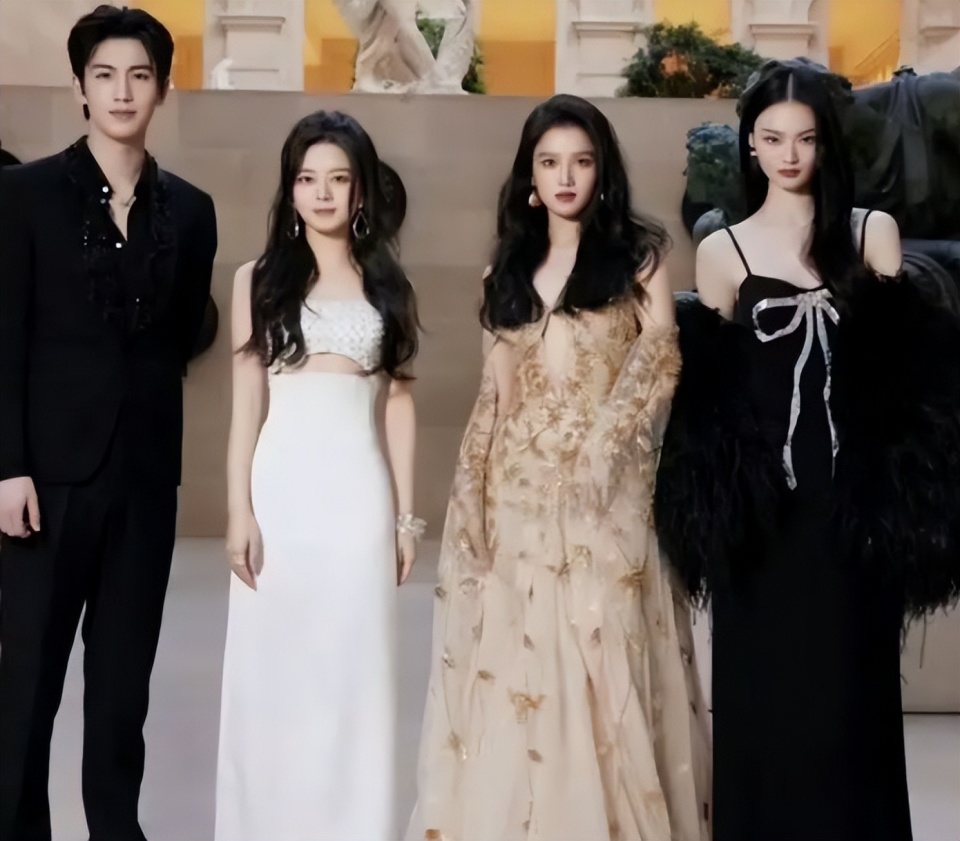 有一种对比是女明星同框,高圆圆从不费力,林心如变化好大-腾讯新闻