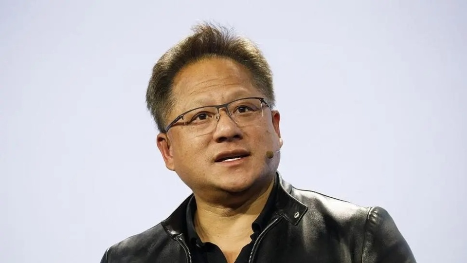 黄仁勋去年赚了4200亿,还成为美国院士_腾讯新闻