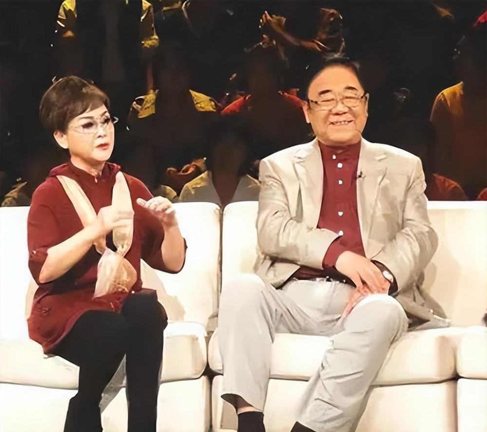 金铁霖遗孀马秋华:二婚相伴32年,丈夫去世后,她过得如何?_腾讯新闻